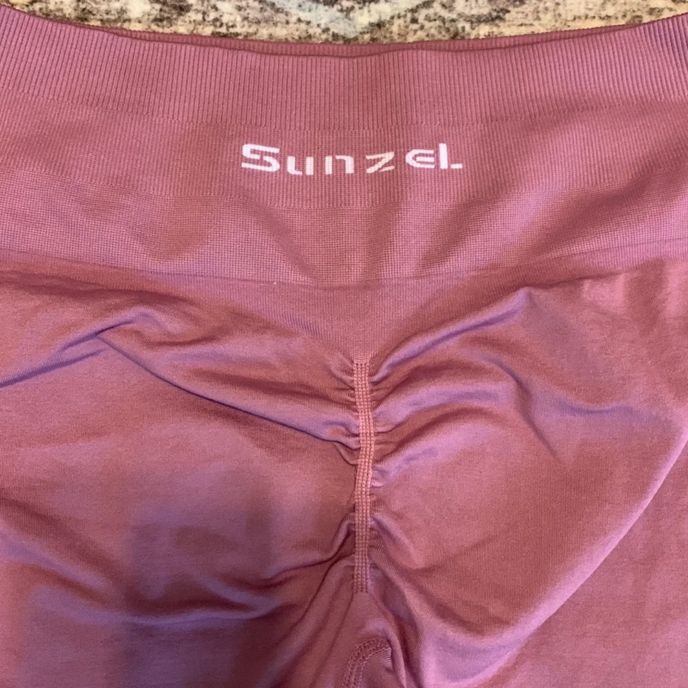 Sunzel high waisted leggings size medium Color Bordeaux - Picture 3 of 4